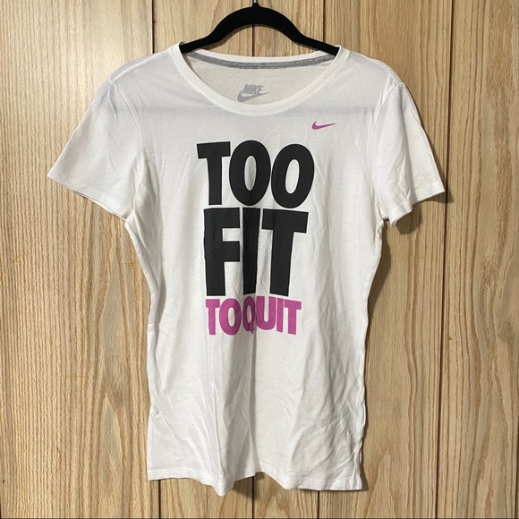 ⭐️Nike Shirt in White Medium size Short Sleeve - Picture 2 of 6